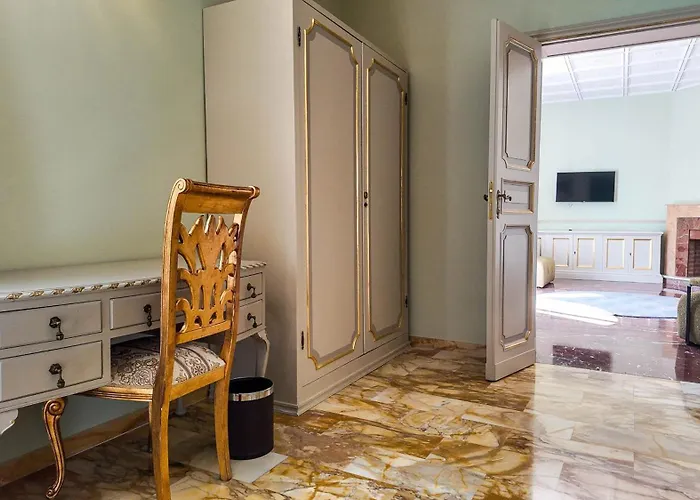 L'avvenire Готель